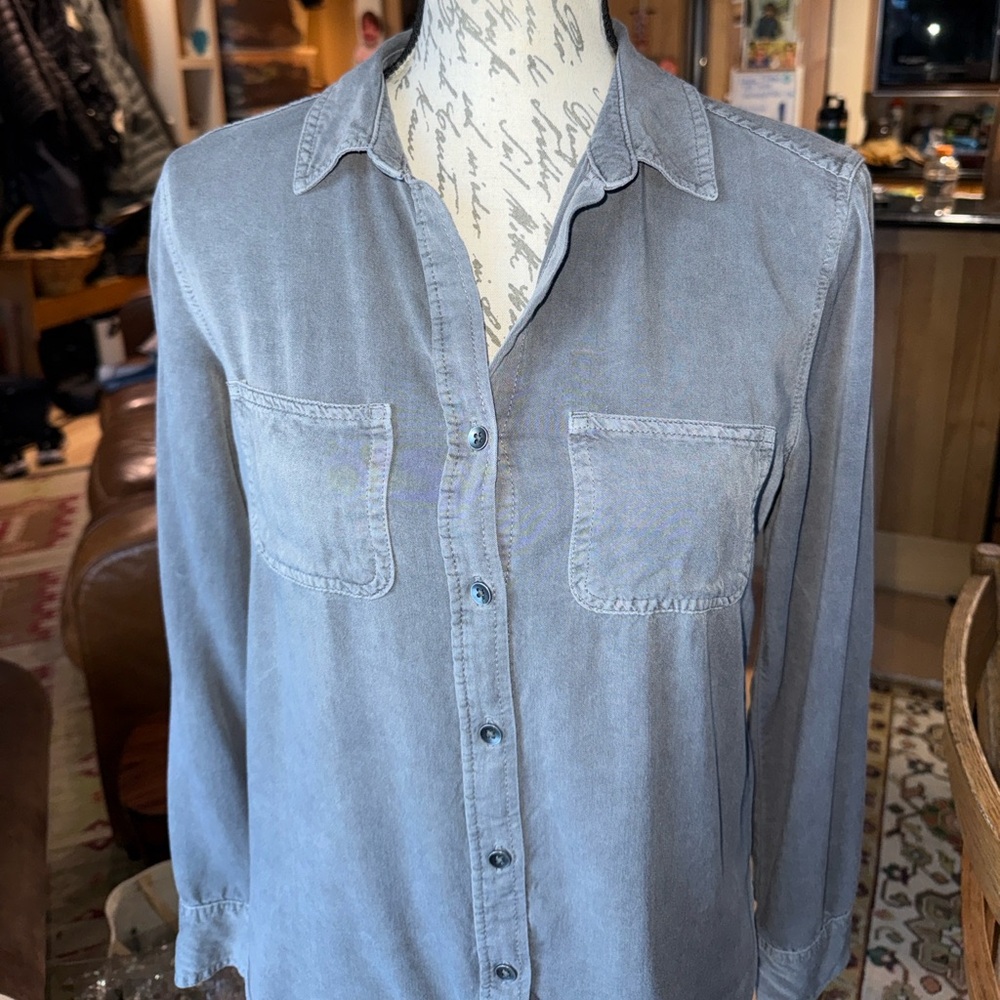 Rock & Republic, Vintage Grey, Button Up Collared Shirt. Super Soft Rayon. XS